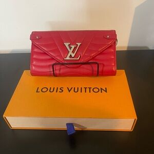2018 ❣️Louis Vuitton New Wave Red Quilted Women's Clutch